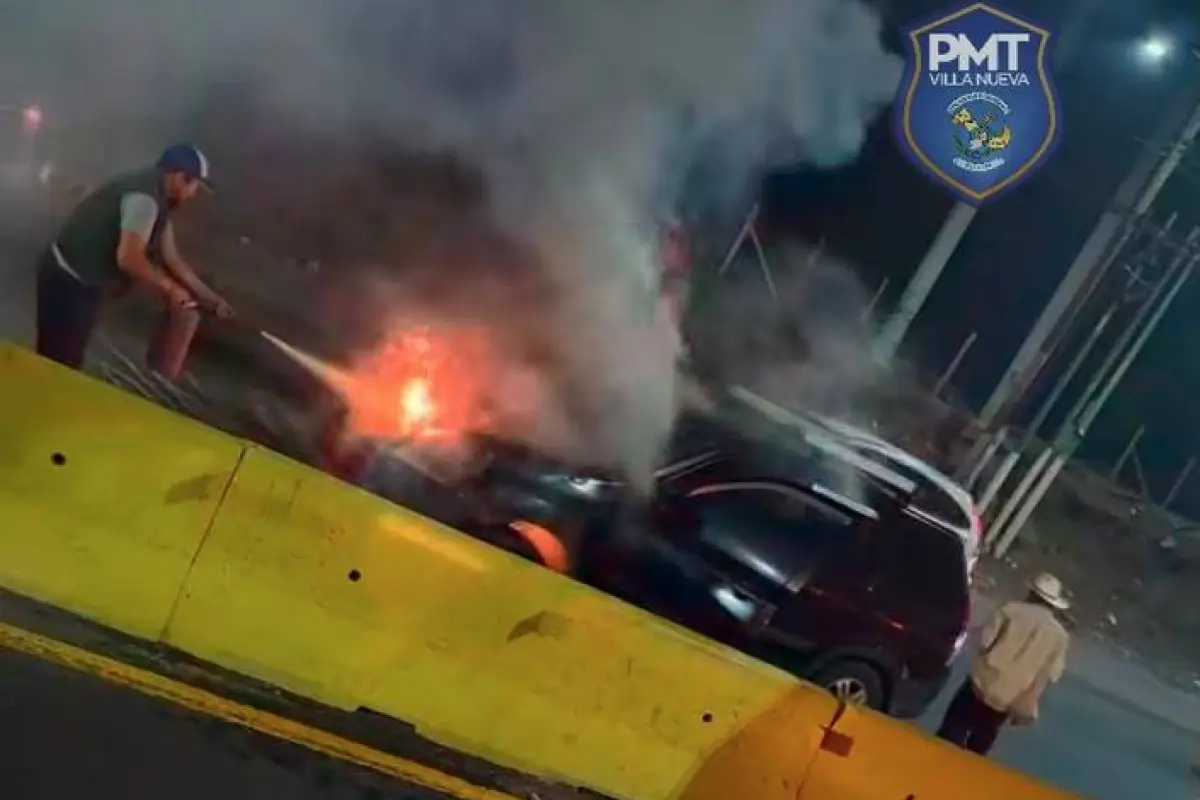El incendio vehicular ocurrió en el Km. 22 de ruta al Pacífico., PMT de Villa Nueva