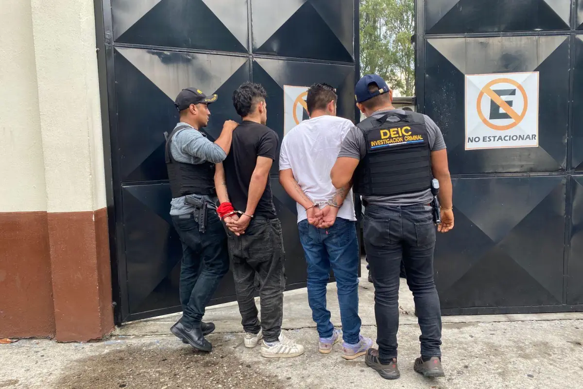 Los sospechosos conocidos con los alias "Silvestre" y "Piolín" fueron puestos a disposición de los órganos de justicia., PNC