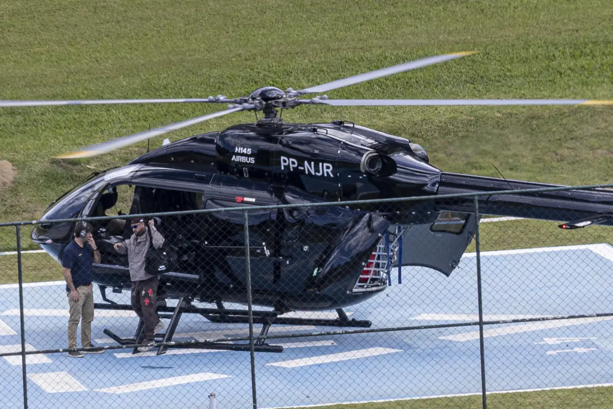 Jugadores de Brasil llegaron en helicóptero a la concentración mundialista., EFE