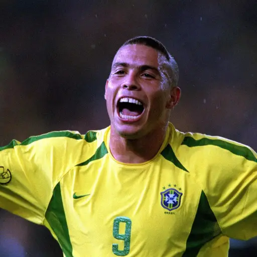 El icónico peinado de Ronaldo en el Mundial 2002. ,FIFA
