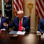 Donald Trump, presidente de EE. UU., en reunión de su gabinete ,EFE