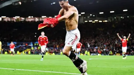 ¡Secreto revelado! ¿Por qué los futbolistas no se pueden quitar la camisa en la cancha?