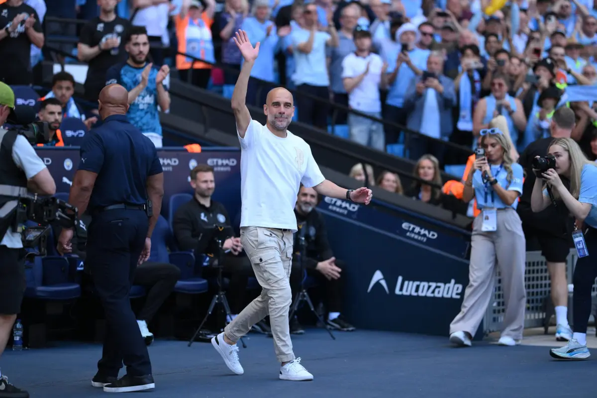 Guardiola fue homenajeado en su último partido con el City - EFE