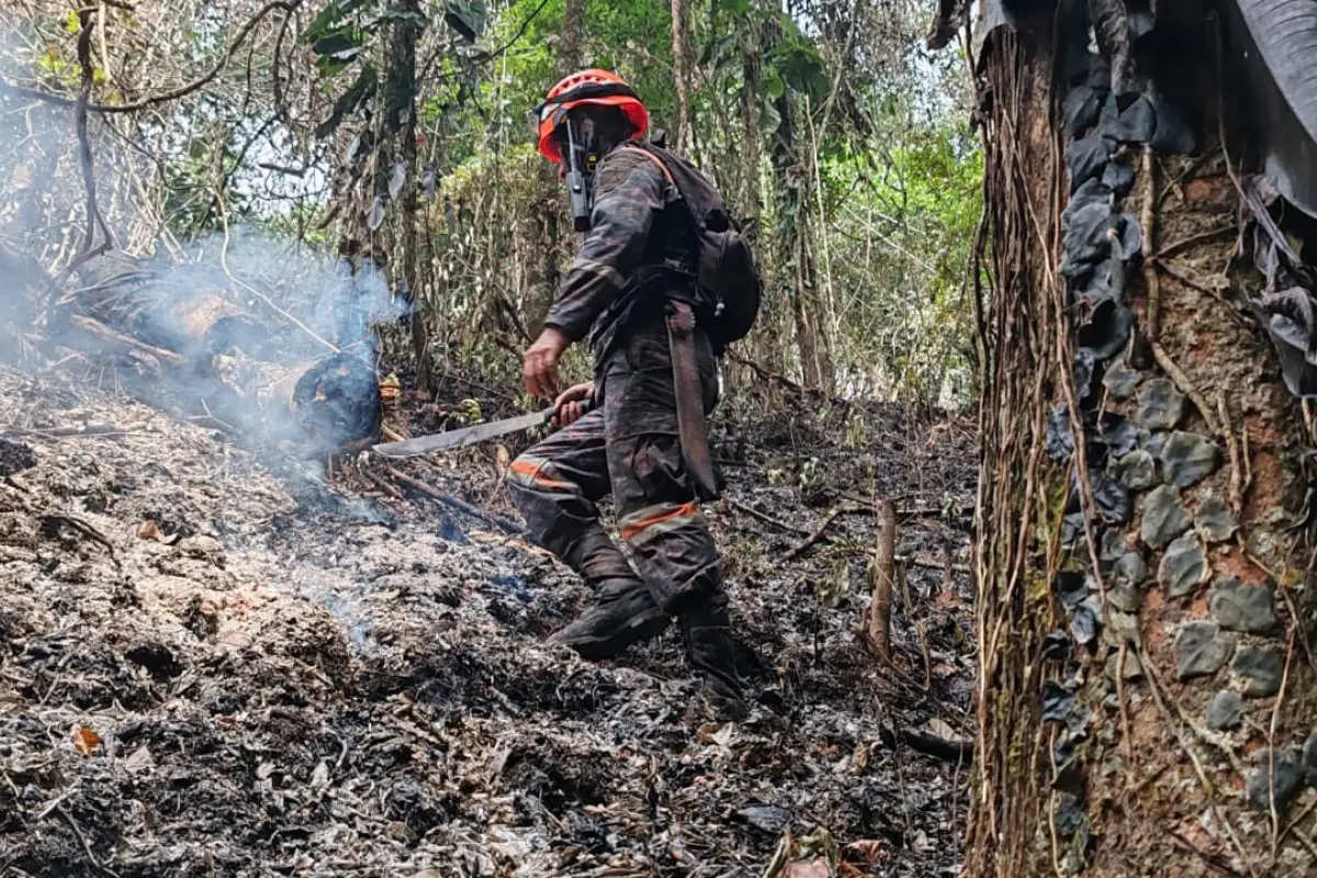 El Ejército de Guatemala trabajó por varias horas en la aldea Gracias a Dios., Ejército de Guatemala.