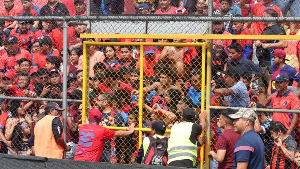 Municipal celebra con su afición la copa 33 de Liga Nacional | Alex Meoño