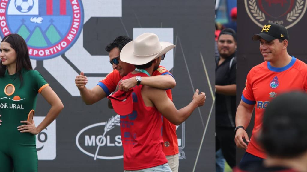Municipal celebra con su afición la copa 33 de Liga Nacional | Alex Meoño
