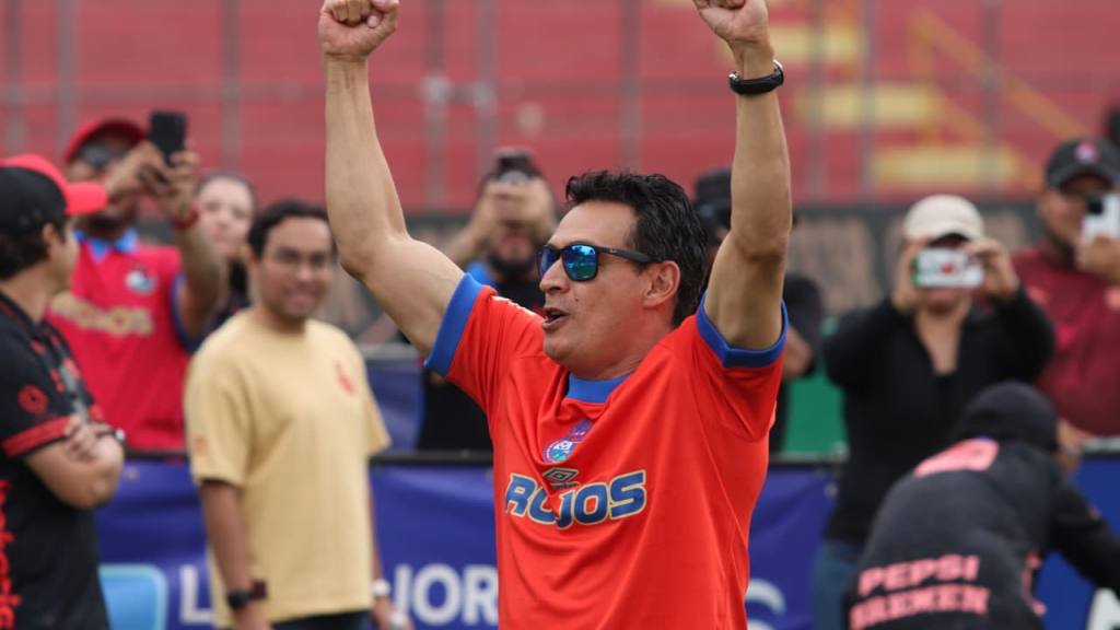 Municipal celebra con su afición la copa 33 de Liga Nacional | Alex Meoño