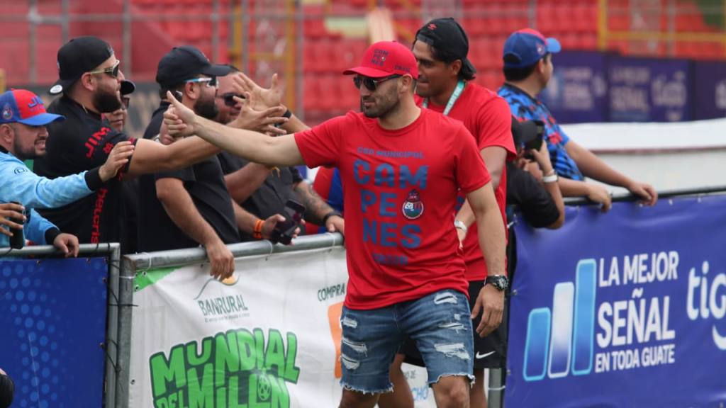 Municipal celebra con su afición la copa 33 de Liga Nacional | Alex Meoño