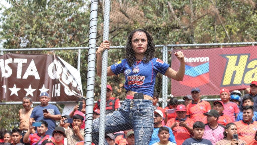 Municipal celebra con su afición la copa 33 de Liga Nacional | Alex Meoño