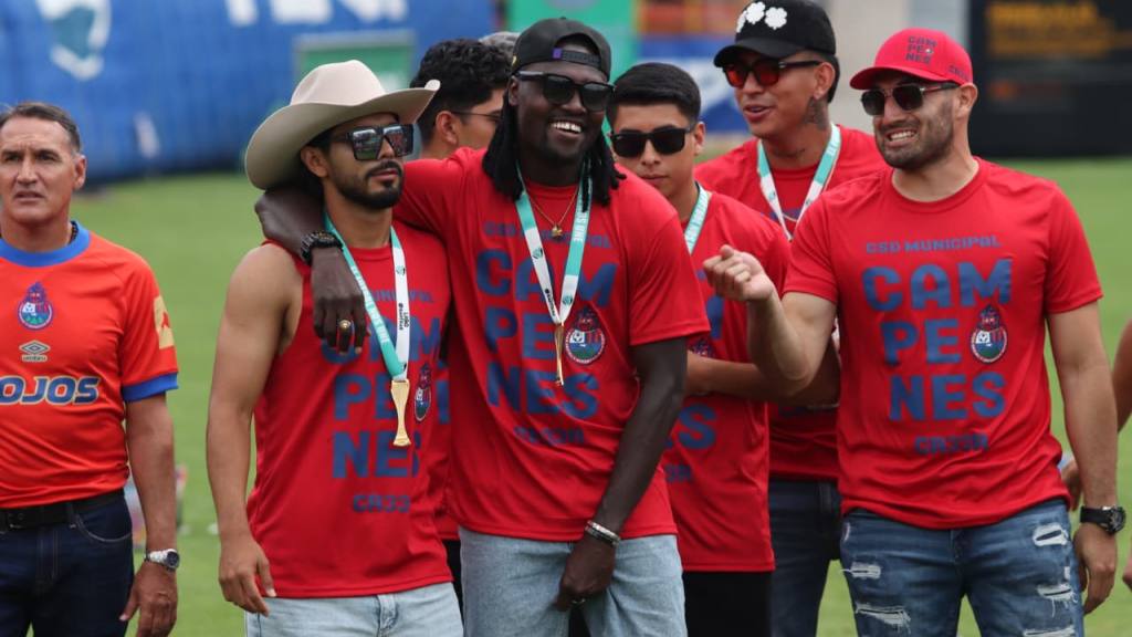 Municipal celebra con su afición la copa 33 de Liga Nacional | Alex Meoño