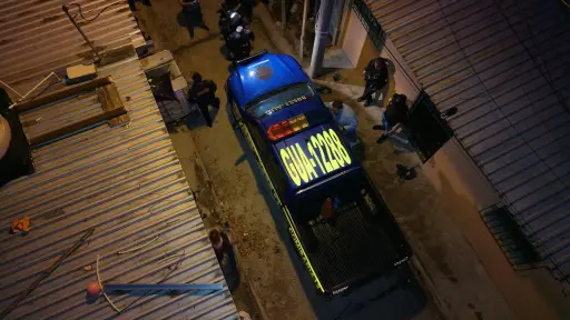 Los policías hallaron a los presuntos pandilleros dentro de una vivienda de la colonia Lomas de Santa Faz, zona 18. ,PNC de Guatemala.