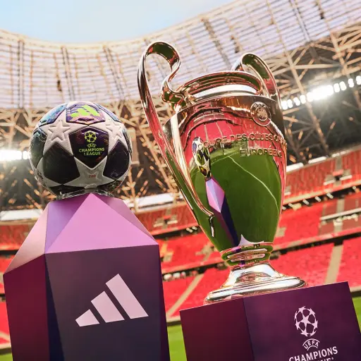 Balón y trofeo de la final de la Champions League 2025/26 - UEFA