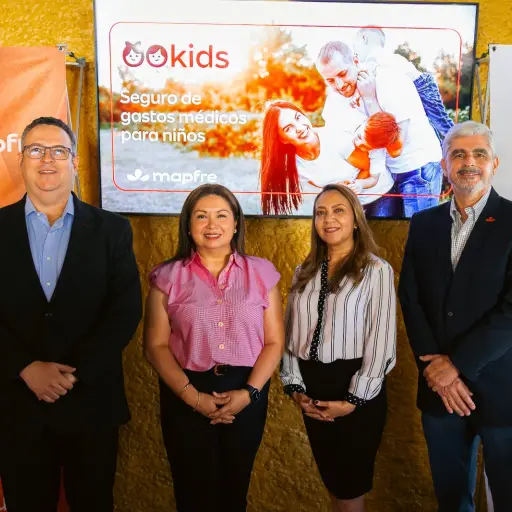 Seguro médico infantil  ,Cortesía