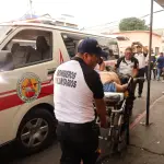 Uno de los heridos en el ataque armado en San José Pinula es ingresado al hospital San Juan de Dios. ,Bomberos Voluntarios