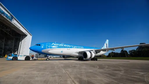 El avión con el 10 de Messi que llevará a Argentina rumbo al Mundial