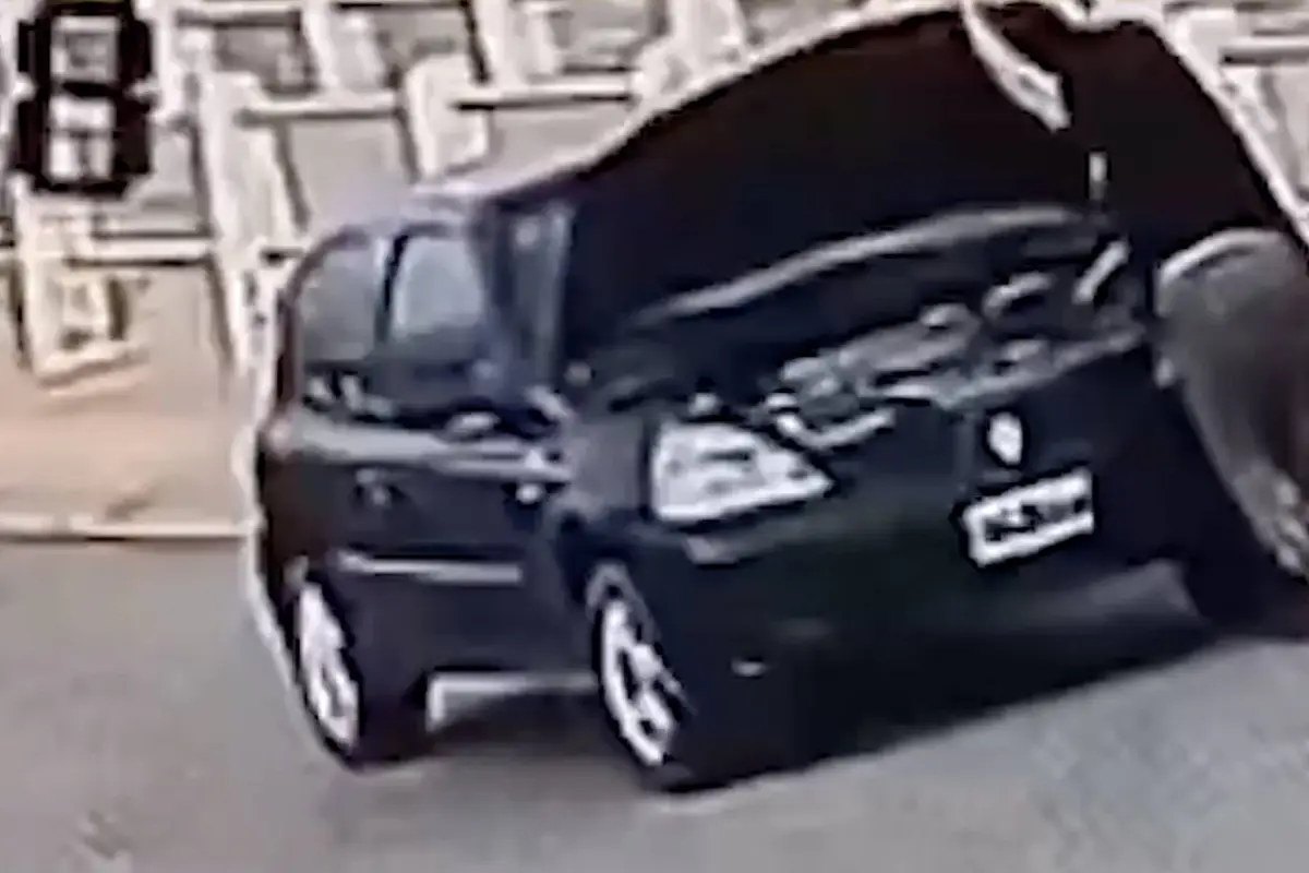 La conductora fue identificada como Yésica., Captura de pantalla video de X.