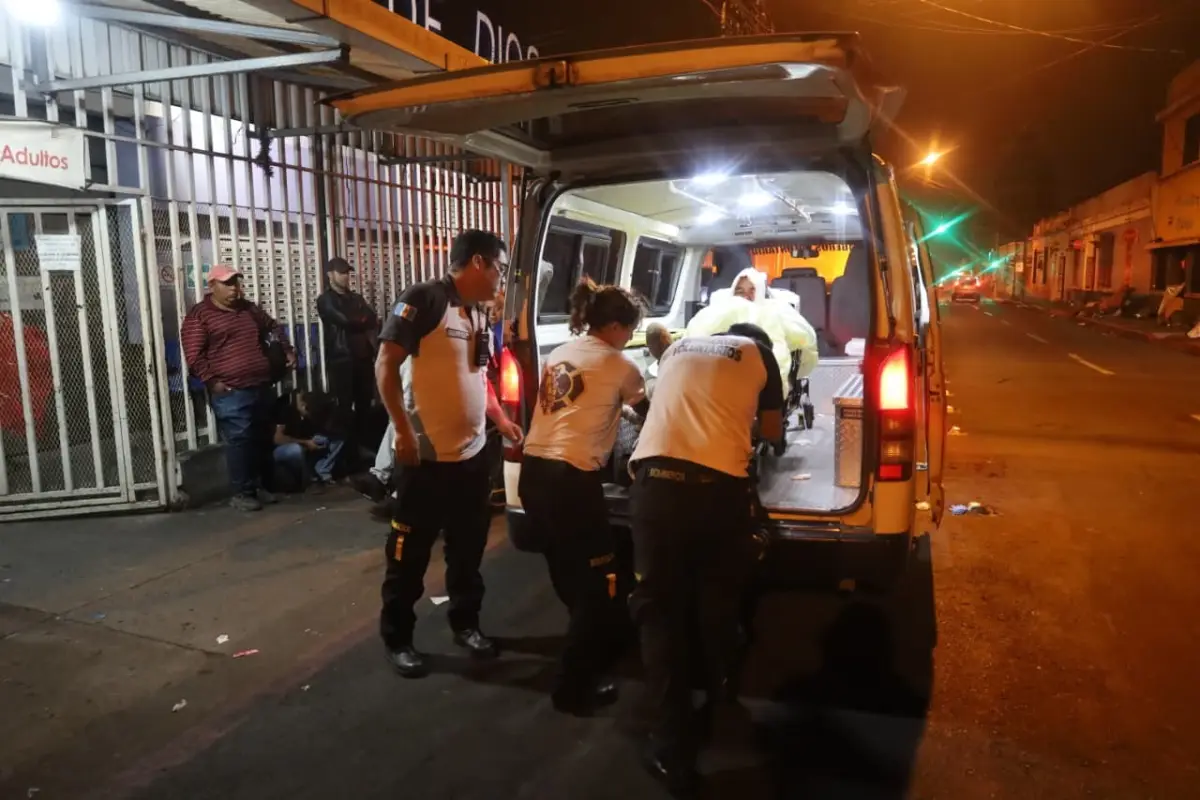 Los pacientes fueron trasladados a un centro asistencial., Bomberos Voluntarios