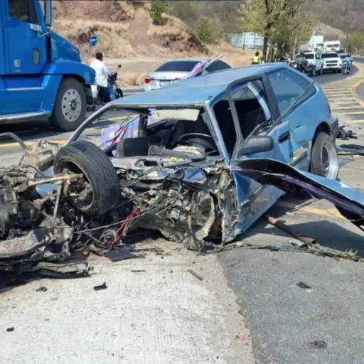 Un automóvil y un bus chocaron en el Km. 78 de la ruta al Atlántico. ,Bomberos Municipales Departamentales