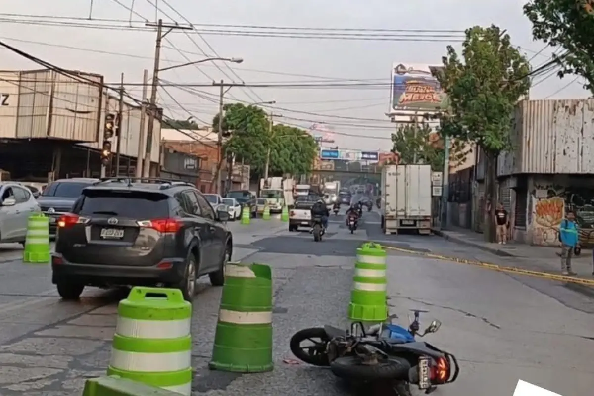 El accidente ocurrió en la pista con dirección hacia el Periférico Sur. , Amílcar Montejo.