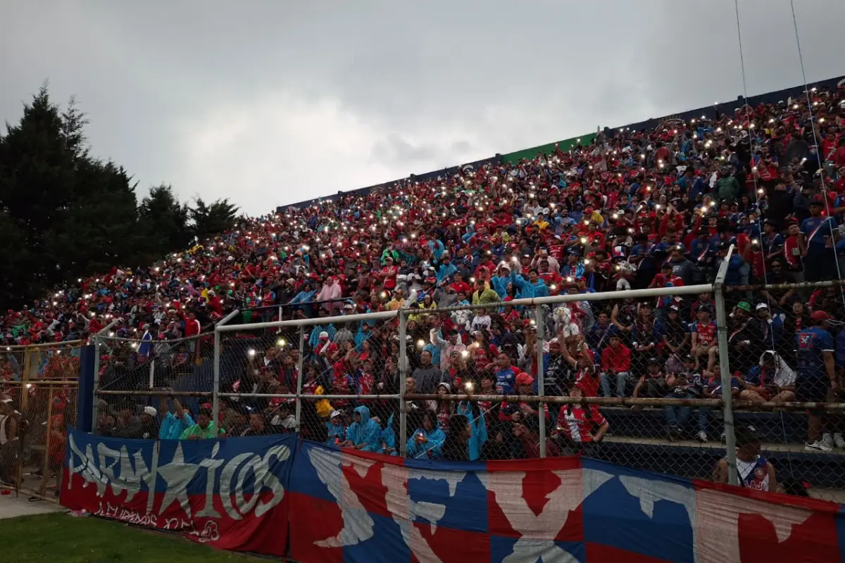 Afición de Xelajú MC en la final de vuelta del Clausura 2026 - Alex Meoño