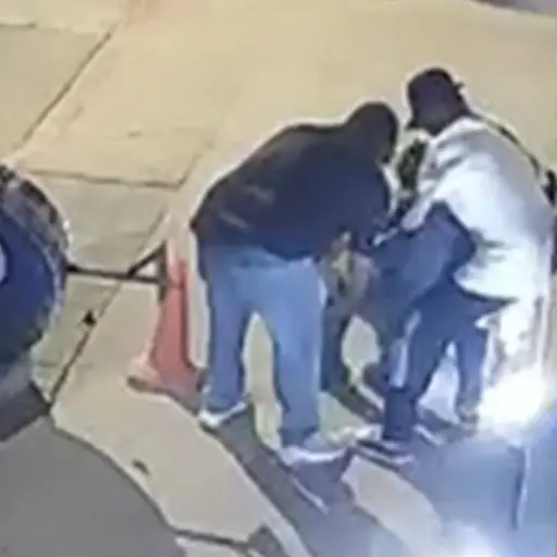 Asalto contra peatón en la zona 1 capitalina. ,Captura de pantalla video de X.