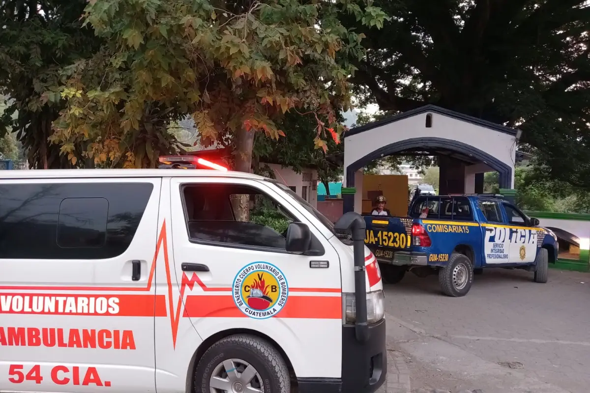 El cuerpo fue encontrado en el ingreso del cementerio de Villa Canales., Bomberos Voluntarios