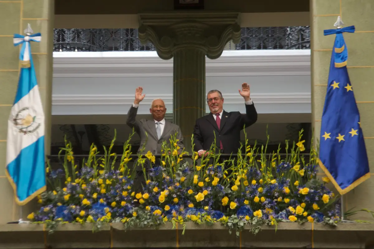 El presidente del Consejo Europeo, António Costa, y el mandatario guatemalteco, Bernardo Arévalo, en el Palacio Nacional de la Cultura tras sostener una reunión el 20 de mayo de 2026., Omar Solís/Emisoras Unidas