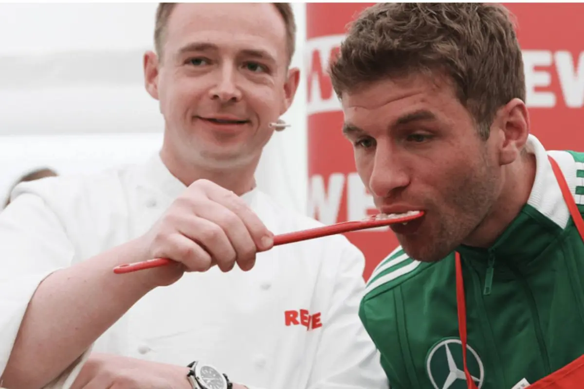 El destacado chef Holger Stromberg, parte de la selección de Alemania, que quedó campeona del mundo en 2014, FIFA