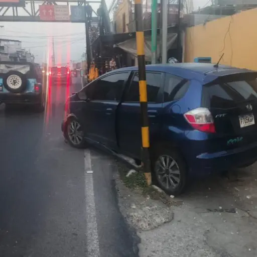 Vehículo accidentado en Ciudad Real, Villa Nueva. ,PMT de Villa Nueva