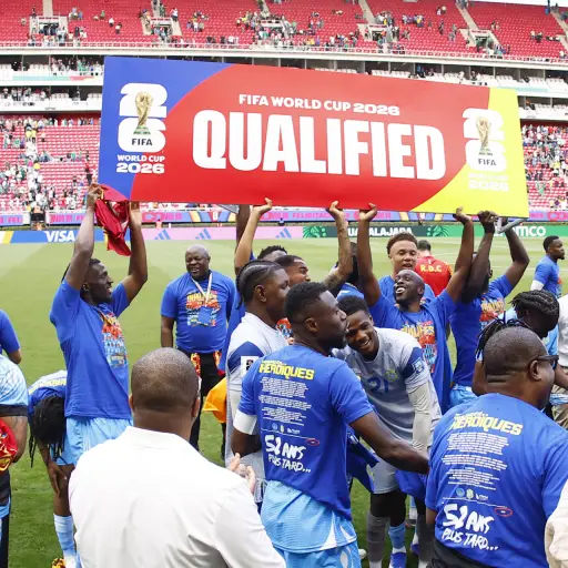 Jugadores de la selección de la República Democrática del Congo celebran su clasificación al Mundial, al finalizar un partido de repesca contra Jamaica en el Estadio Akron en Guadalajara (México) , EFE/ Francisco Guasco