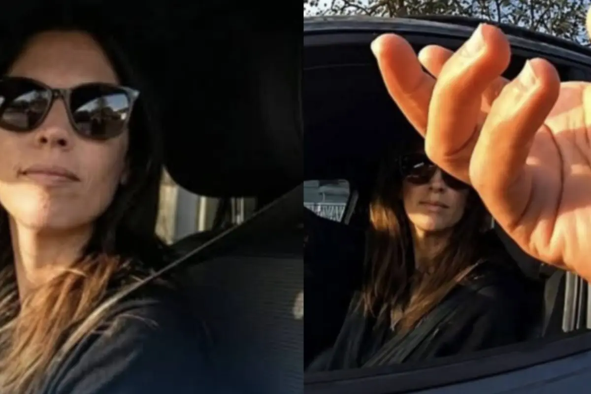 Oficial acusó a conductora de usar el celular con la mano derecha, pero ella mostró que no tiene esa extremidad., Redes sociales.