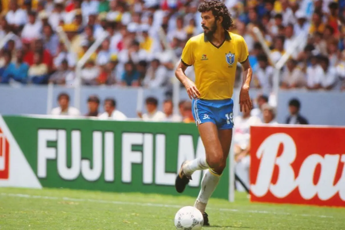 Sócrates fue un futbolista y médico brasileño., @CBF_Futebol