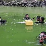 Equipos de socorro realizan labores de búsqueda tras caer un vehículo en el lago de Amatitlán. ,Bomberos Voluntarios
