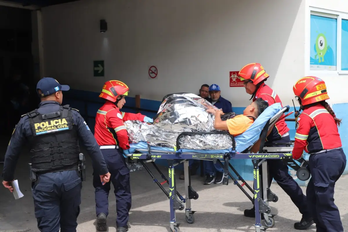 El paciente fue ingresado a un centro asistencial., Bomberos Municipales
