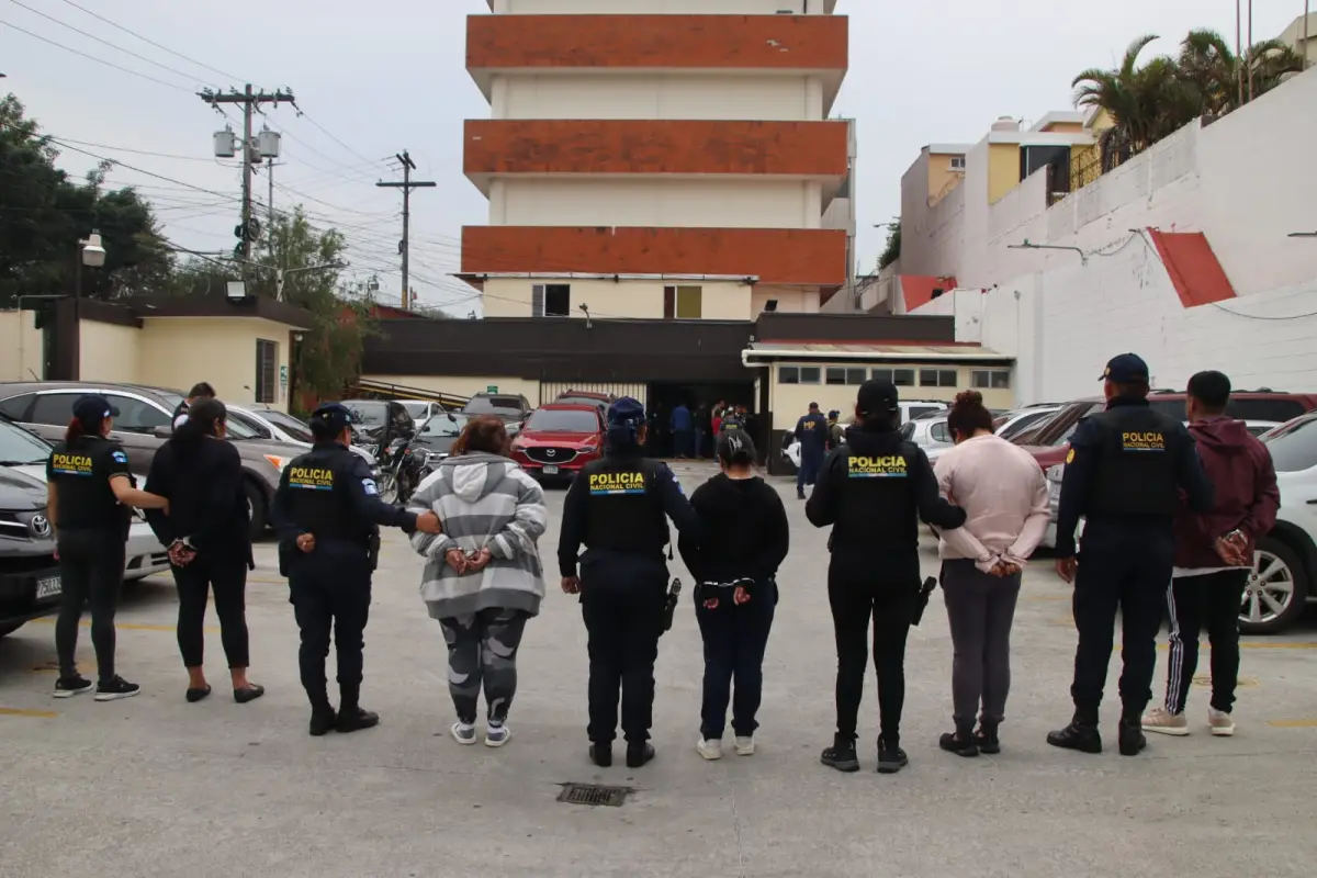 Parte de las personas detenidas en operativos desarrollados este jueves, 28 de mayo de 2026., PNC