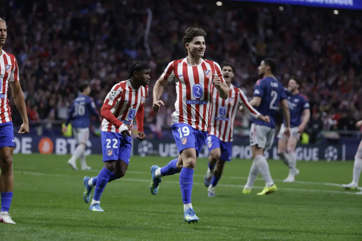 Atlético Madrid niega acercamientos de el Barcelona por caso de Julián Álvarez 
