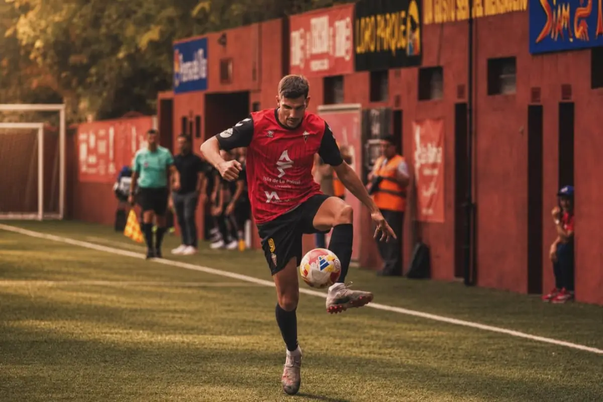 David Grande, nuevo delantero del Deportivo Marquense - instagram @davidgrande9