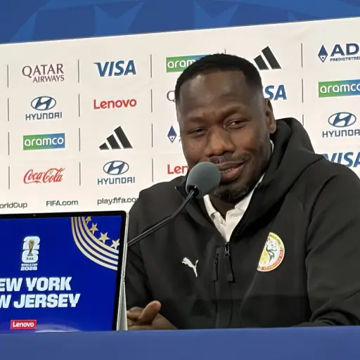 El seleccionador de Senegal, Pape Thiaw, previo al juego contra Francia. ,EFE