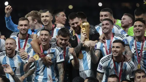 Argentina va por su primer debut victorioso como campeón del mundo