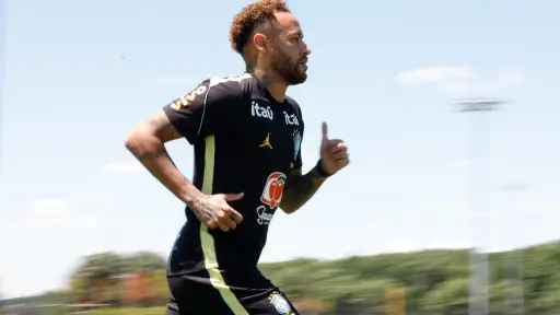 Neymar se entrena sobre el césped por primera vez en Estados Unidos