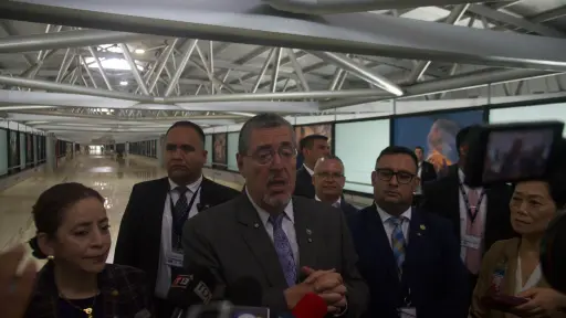 Arévalo supervisa avances en seguridad y modernización del Aeropuerto La Aurora