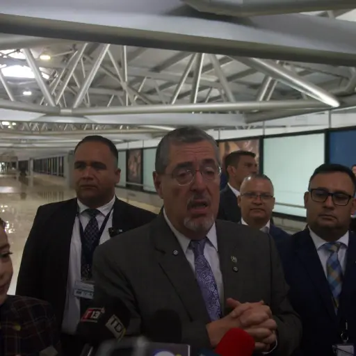 El presidente Bernardo Arévalo durante la conferencia de prensa tras hacer un recorrido en el Aeropuerto Internacional La Aurora, el martes 16 de junio de 2026. ,Omar Solís/Emisoras Unidas