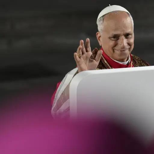Papa León XIV saludando ,EFE