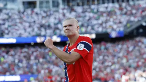 ¡No lo creerás! El jugador de Noruega, Erling Haaland tiene un hijo