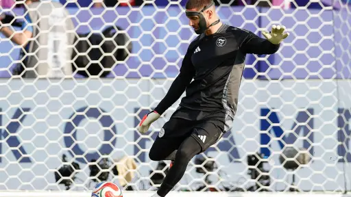 Mundial 2026: la impactante razón por la que el arquero de Argelia juega con máscara