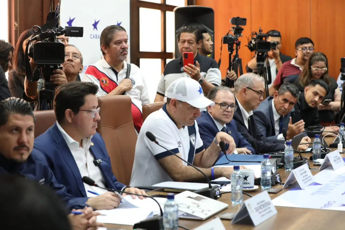 Diputados del bloque legislativo -Cabal-, llevaron a cabo una citación de seguimiento a la mesa de trabajo relacionada con el reglamento del Decreto 14-2025, Ley de Portabilidad Numérica en Servicios de Telefonía, así como lo relacionado con las redes 5G., Foto Congreso
