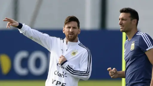 VIDEO. Captan a Scaloni llorando cuando Messi salió de la cancha