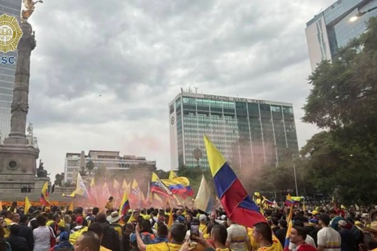 La afición colombiana se apodera del Ángel de la Independencia previo al Mundial., @OVIALCDMX