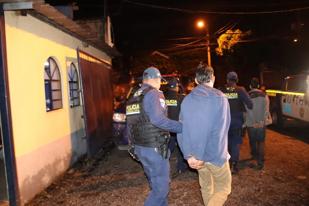 Al menos cinco presuntos secuestradores, de la Mara Salvatrucha, fueron detenidos en el operativo., PNC de Guatemala.