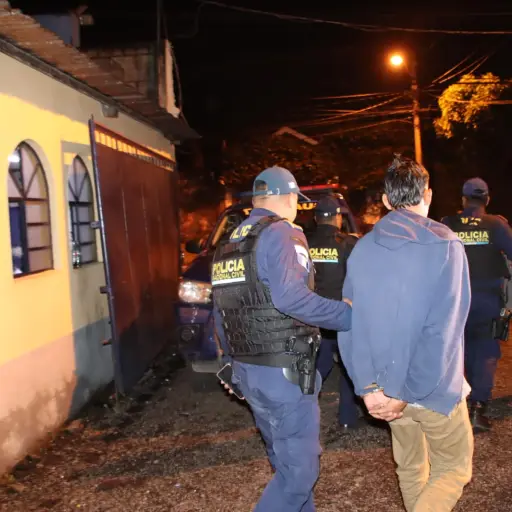 Al menos cinco presuntos secuestradores, de la Mara Salvatrucha, fueron detenidos en el operativo. ,PNC de Guatemala.